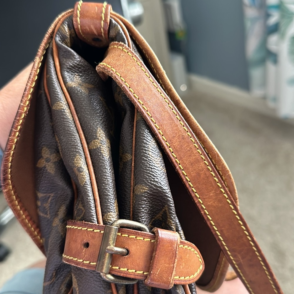 Louis Vuitton Saurmur Crossbody - Picture 9 of 16
